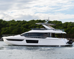Azimut 68E
