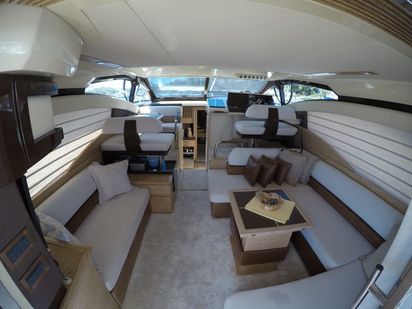 Motorboat Azimut 47 · 2010 · LUMA (1)