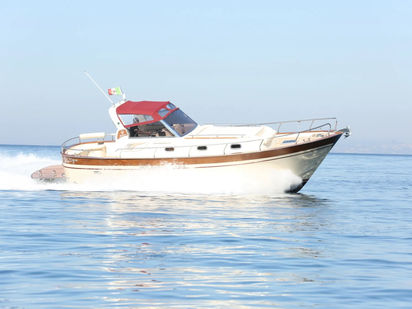 Barco a motore Di Luccia 10 · 2019 (0)