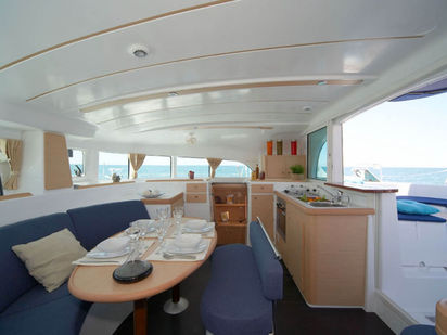 Catamaran Lagoon 380 · 2015 · Miko (1)