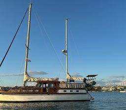 Motorboat Sealine S43 · 1984 (refit 2010)