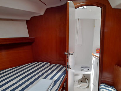 Sailboat Beneteau Oceanis Clipper 393 · 2000 · FIJI (1)