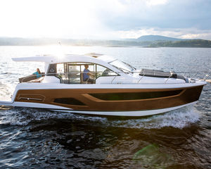 Sealine C390