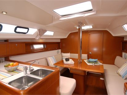 Sailboat Beneteau Oceanis 34 · 2010 · Fun Five (1)