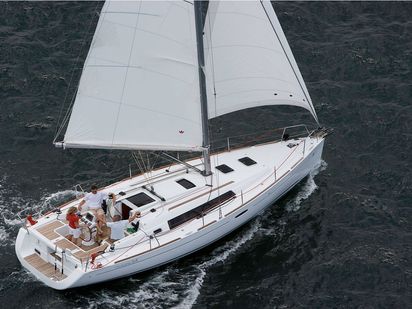 Sailboat Beneteau Oceanis 34 · 2010 · Fun Five (0)