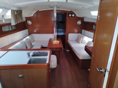 Sailboat Beneteau Oceanis 37 · 2011 · MINA "Sails 2025" (1)