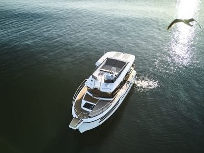 Northman 1050 Trawler (1)