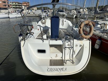 Sailboat Beneteau Oceanis 323 · 2004 (0)