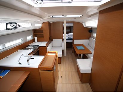 Segelboot Jeanneau Sun Odyssey 410 · 2021 · Deba (1)