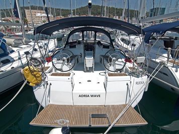 Sailboat Jeanneau Sun Odyssey 449 · 2016