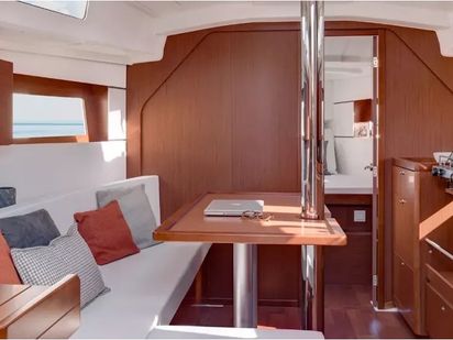 6437646540000102889 (1)