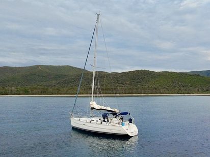 Sailboat Beneteau Oceanis 323 · 2004 (0)