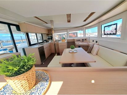 Catamaran Lagoon 46 · 2023 · Silver Elli (1)