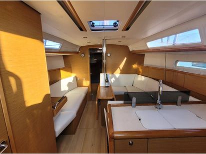 Sailboat Jeanneau Sun Odyssey 379 · 2015 · Corail (1)