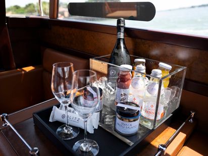 Motorboot Water Limousine 0 · 2009 (Umbau 2025) · Water Limousine MOA NYC (4)