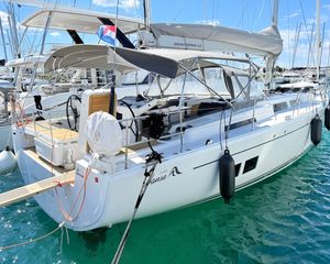 Hanse 548