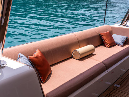 SAILUXE - Gloria (1)