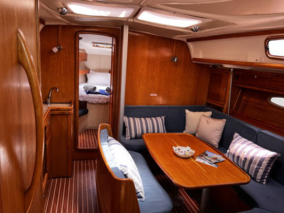Sailboat Bavaria Cruiser 38 · 2007 · IONA (1)