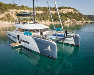 Lagoon Seventy 7