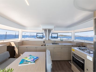 Katamaran Lagoon 380 · 2025 · FURIA (1)