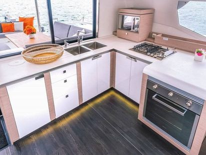 Elsa - A/C, Generator, Water maker (1)