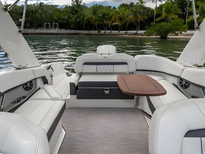 Speedboat Regal 2700 · 2020 (refit 2027) · SunChaser (1)