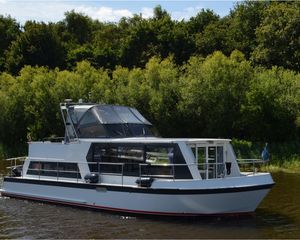 Safari Houseboat 1050