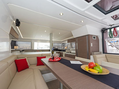 Catamarán Bali 4.1 · 2020 · Golden Waters (1)