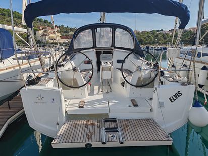 Sailboat Jeanneau Sun Odyssey 349 · 2019 (0)