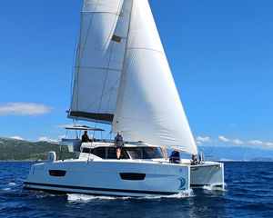 Fountaine Pajot Lucia 40