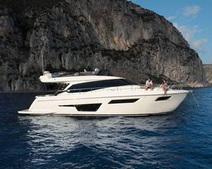 Ferretti 500