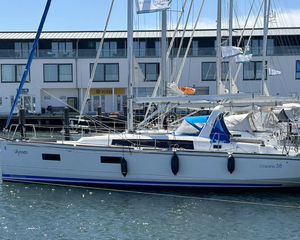Beneteau Oceanis 38