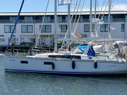 Velero Beneteau Oceanis 38 · 2014 (0)