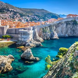 Blick auf die Stadtmauern von Dubrovnik