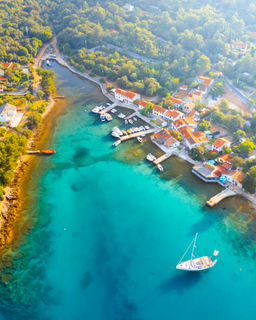 Drohnenaufnahme von Cres, Kroatien