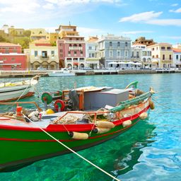 Barca ad Agios Nikolaos, Creta. vista del porto