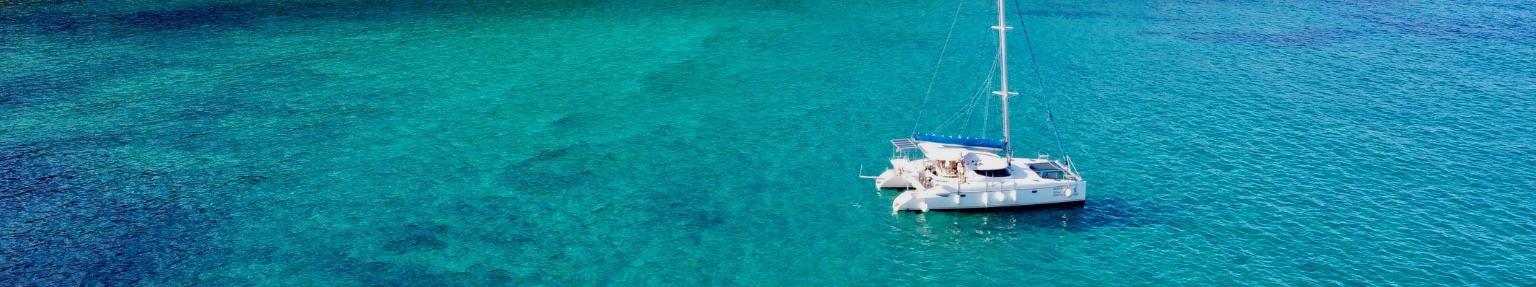 Boat charter in catamaran