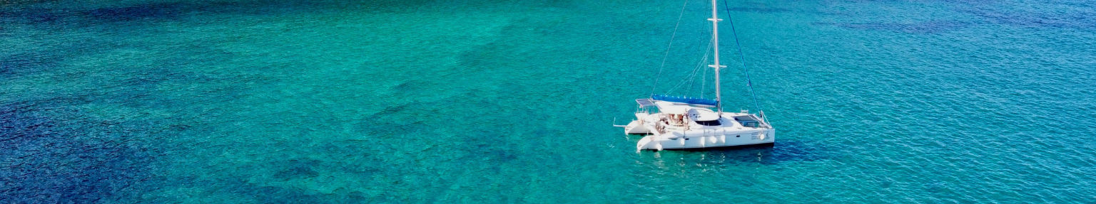 Boat charter in catamaran