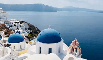 Boat rental and yacht charter in Santorini