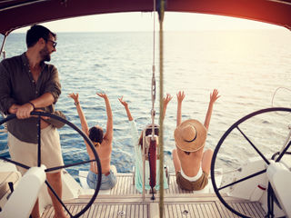 Ideale per velisti esperti che cercano libertà e controllo completi per la loro esperienza di noleggio yacht a Corsica.