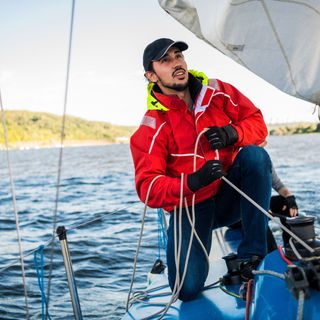 Perfect for those seeking a balance of freedom and expert guidance while enjoying a boat rental in Los Angeles.