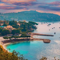 Yacht de luxe sur la Côte d'Azur