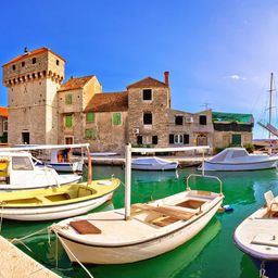 Vista sulle mura della città di Kastela