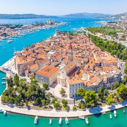 Vista del porto di Trogir