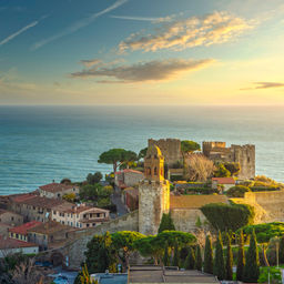 vista al tramonto della Toscana costiera