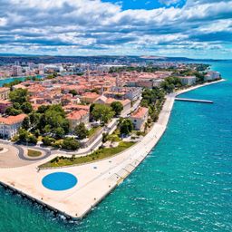 Uitzicht op de haven van Zadar